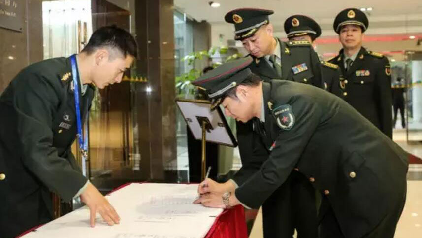 省第十三次党代会各代表团报到