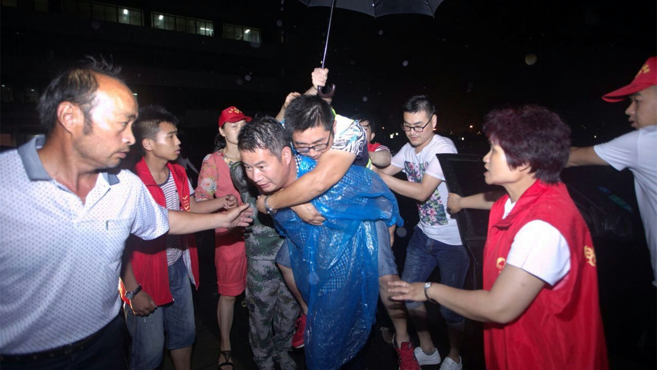 一地受灾四面八方来驰援 盐阜大地众志成城斗风魔