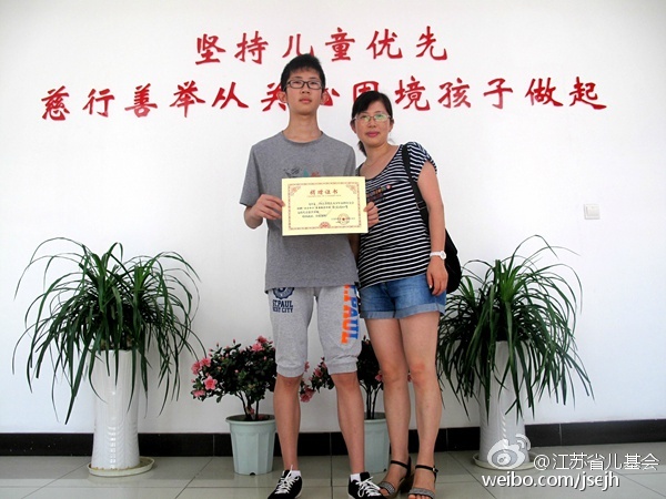 刘未希和妈妈三年来连续捐助“音乐种子”