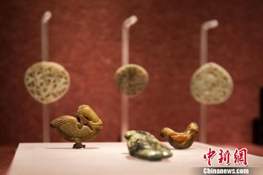 近200件珍贵生肖鸡文物南京展出 寓意新年吉祥